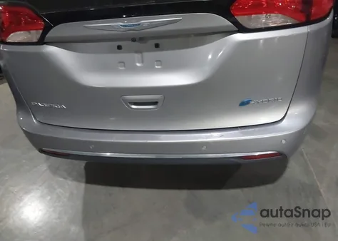 2018 Chrysler Pacifica Hybrid Touring Plus z USA, uszkodzony, nr VIN 2C4RC1H78JR332961